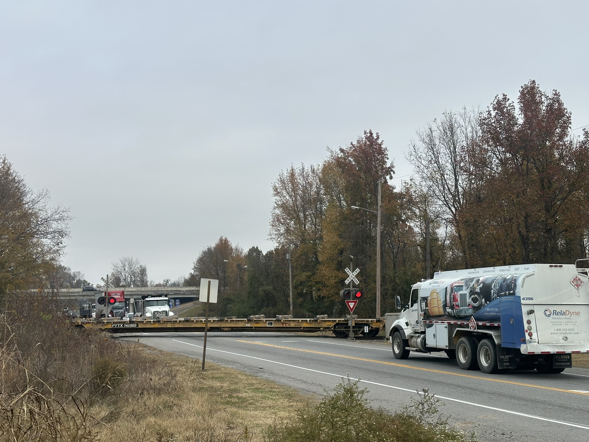 Photo of the railroad crossing at Lindsey Road with stopped traffic. 