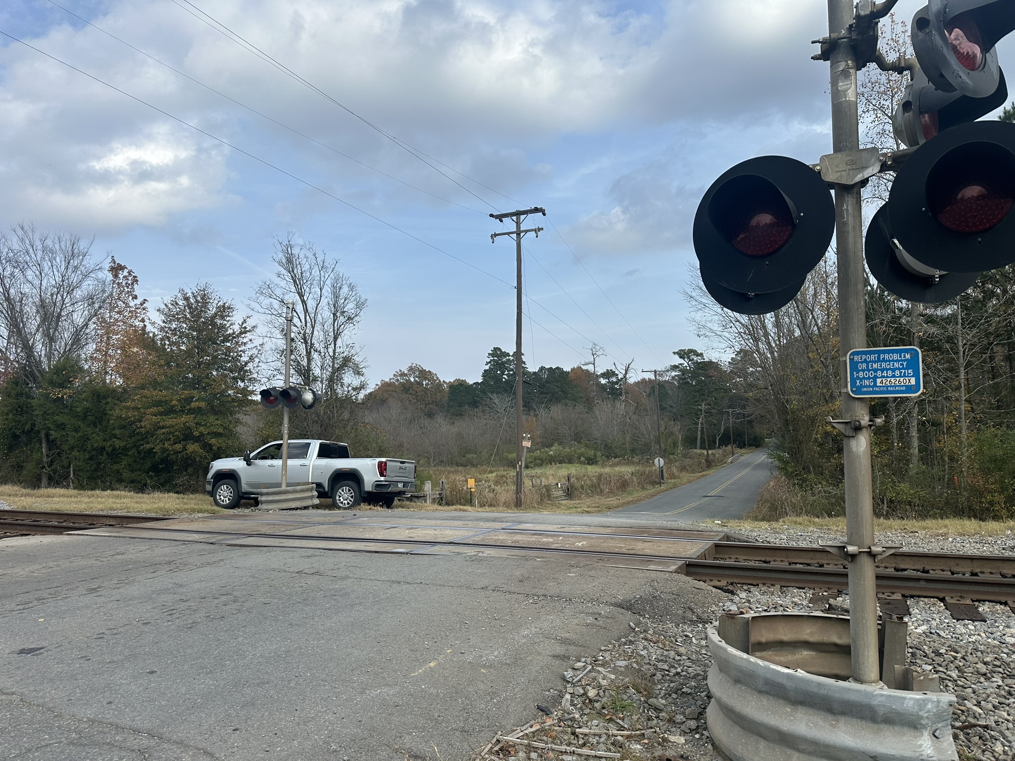 Image of railroad crossing at Harper Road